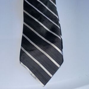 Beau Brummell Soho dark gray & white striped silk tie